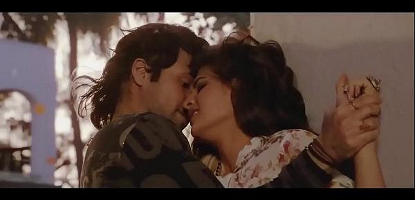  Bollywood beauty Jacqueline Fernandez hot kissing scenes   sexy dance !